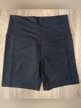 Muscle Nation Black Cross Waist Bike Shorts Size Medium